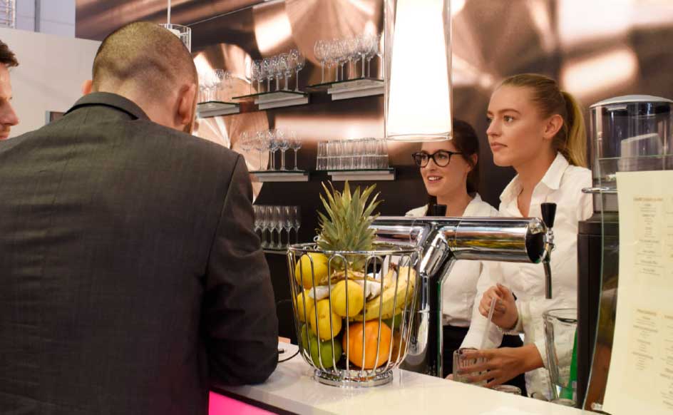 Messestand Catering Hostessen